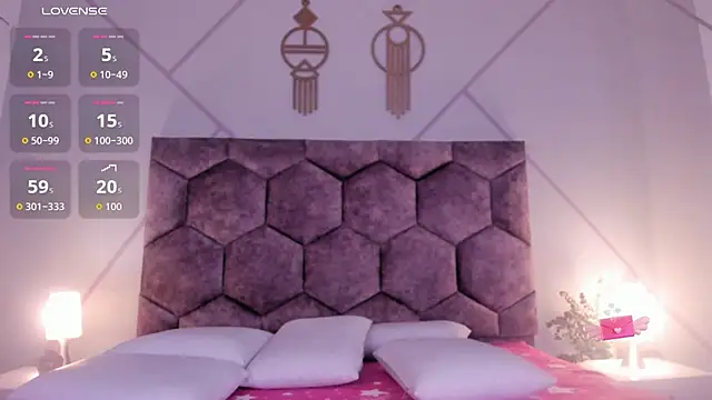 valeria becket online show from April 23, 2026, 7:37 pm