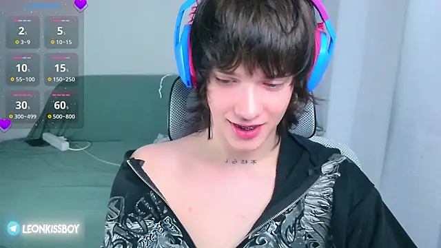 LeonBoykisser online show from July 10, 2026, 6:13 am