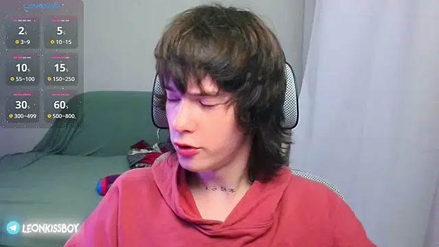 LeonBoykisser online show from July 15, 2026, 5:47 am