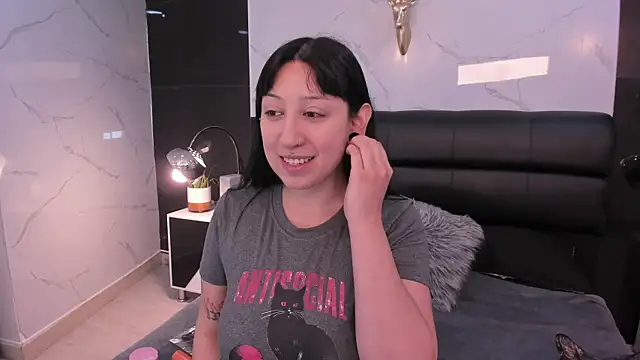 Snapshot of KomiCatt chatting on April 23, 2026, 12:00 pm KomiCatt online show from April 23, 2026, 12:00 pm