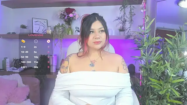 Snapshot of _Lorraine_v chatting on May 5, 2026, 9:07 pm Lorraine v online show from May 5, 2026, 9:07 pm