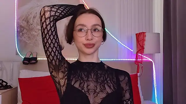 Emily Simon online show from May 14, 2026, 4:53 am