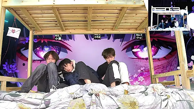 xiaohuangren01 online show from February 2, 2026, 1:32 pm