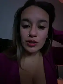 LatinaFuegoX online show from July 5, 2026, 4:30 am