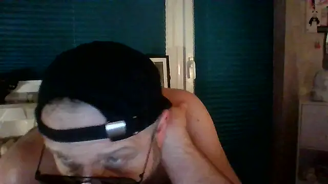 Snapshot of Funfukruon chatting on March 1, 2026, 9:26 pm Funfukruon online show from March 1, 2026, 9:26 pm