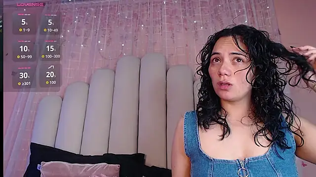 Snapshot of RoseConor_ chatting on February 11, 2026, 3:17 am RoseConor online show from February 11, 2026, 3:17 am