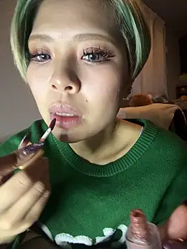 BADBITCHISAKI online show from April 15, 2026, 1:15 pm