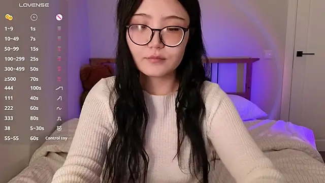 nullgirl online show from May 18, 2026, 2:23 am