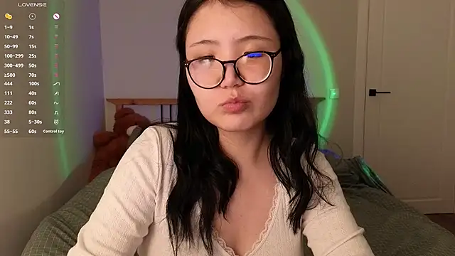 nullgirl online show from May 21, 2026, 2:31 am