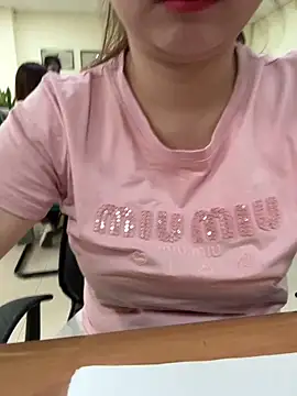 Donna9696 online show from April 14, 2026, 12:48 am