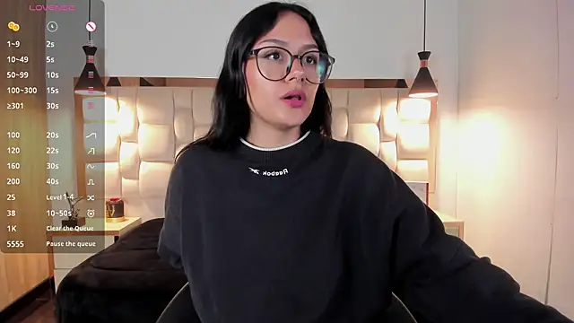 NiccolleHall online show from February 17, 2026, 1:08 pm