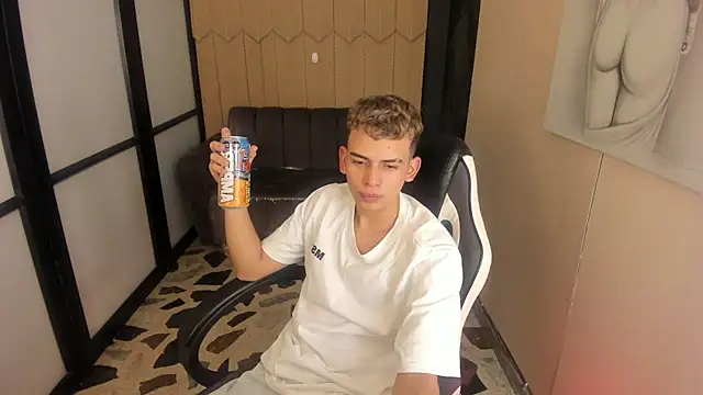 Snapshot of JuanSixx_ chatting on January 14, 2026, 8:12 pm JuanSixx online show from January 14, 2026, 8:12 pm