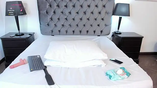 Kiri Black  online show from April 10, 2026, 4:08 am