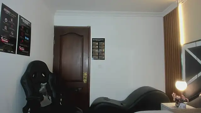 Ambarross  online show from April 21, 2026, 2:01 pm