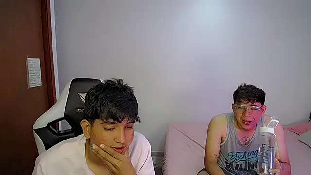 Snapshot of Maxwell_boys chatting on February 27, 2026, 3:40 am Maxwell boys online show from February 27, 2026, 3:40 am