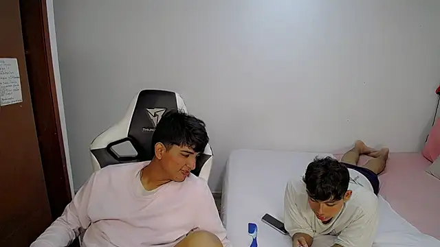 Snapshot of Maxwell_boys chatting on February 25, 2026, 3:07 am Maxwell boys online show from February 25, 2026, 3:07 am