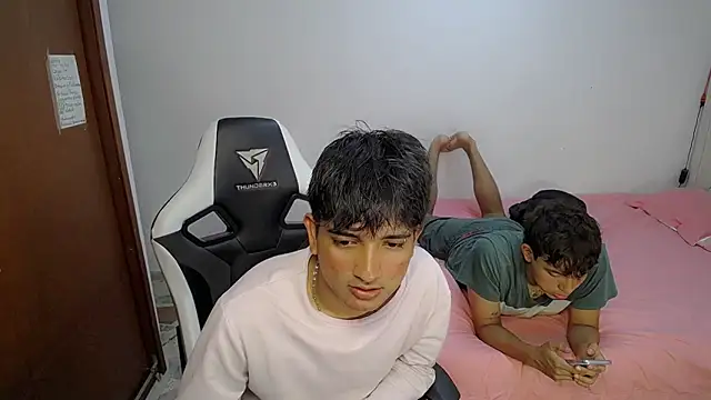 Snapshot of Maxwell_boys chatting on March 3, 2026, 3:24 am Maxwell boys online show from March 3, 2026, 3:24 am