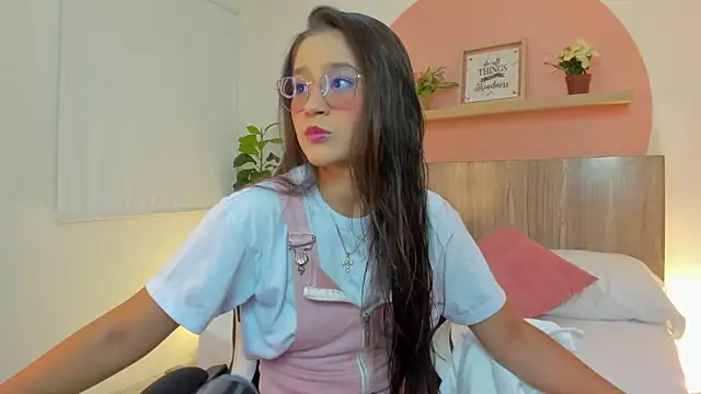 ivette swan online show from April 14, 2026, 7:19 pm