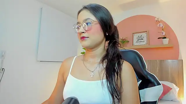 Snapshot of ivette_swan chatting on April 18, 2026, 7:58 pm ivette swan online show from April 18, 2026, 7:58 pm