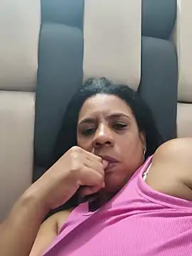 Snapshot of Zeyllyjhonson chatting on June 28, 2026, 7:42 pm Zeyllyjhonson online show from June 28, 2026, 7:42 pm