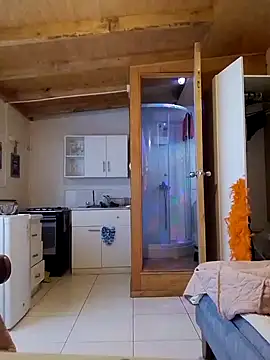 Julieth Monserrat online show from February 12, 2026, 8:41 pm