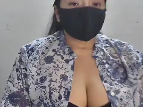 Snapshot of GaggingGirl_ chatting on May 27, 2026, 11:01 pm GaggingGirl online show from May 27, 2026, 11:01 pm