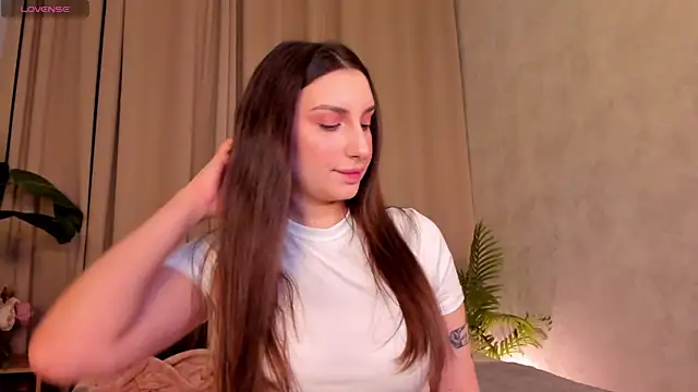Celine Coello online show from June 3, 2026, 1:23 pm