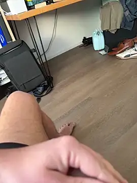 longdong00789 online show from April 8, 2026, 10:28 am