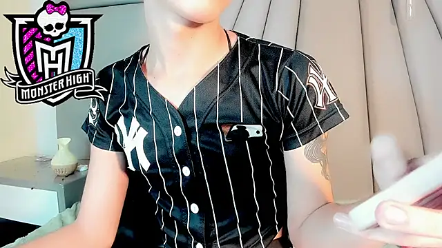 Miss-Saraii online show from April 7, 2026, 2:30 pm