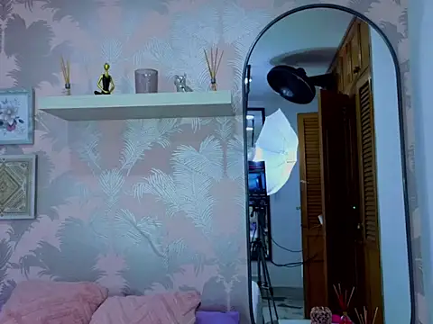 Emma Thompssonn online show from February 8, 2026, 12:03 pm