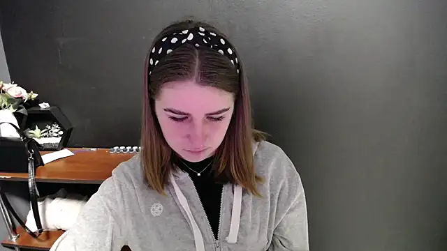 Sunny siren online show from April 8, 2026, 12:17 pm