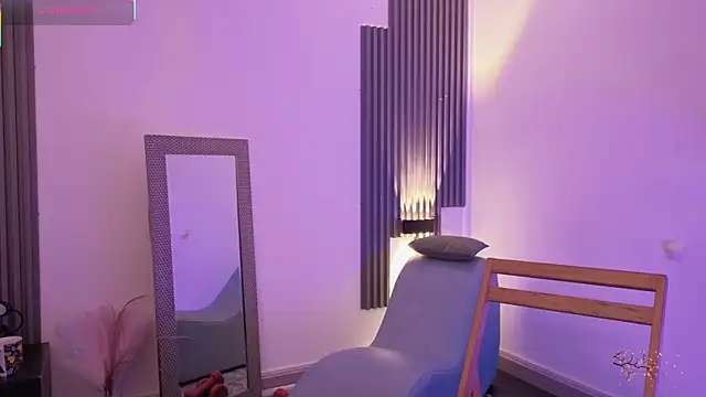 Snapshot of fransheskarossi chatting on March 1, 2026, 12:05 pm fransheskarossi online show from March 1, 2026, 12:05 pm