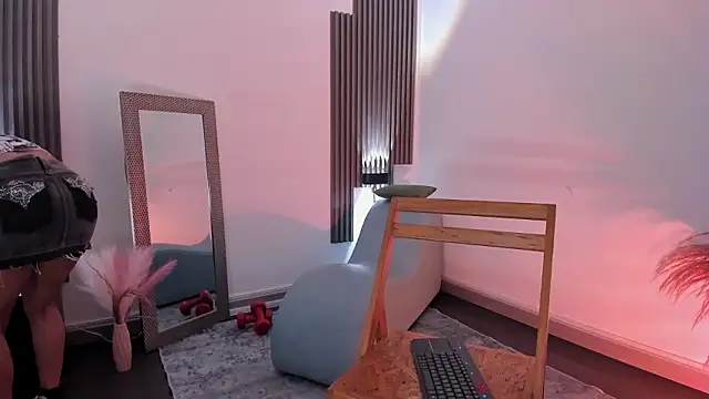 Snapshot of fransheskarossi chatting on February 2, 2026, 12:15 pm fransheskarossi online show from February 2, 2026, 12:15 pm