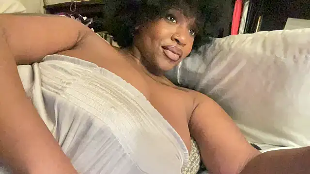 Snapshot of mayluvsu chatting on March 15, 2026, 4:19 am mayluvsu online show from March 15, 2026, 4:19 am