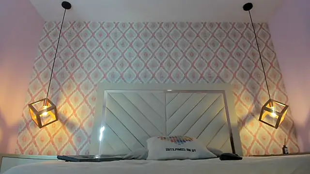 HANA RUSSO online show from April 14, 2026, 12:32 pm