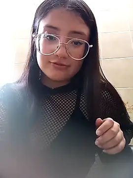 Snapshot of StrawberryPink_ chatting on February 9, 2026, 11:52 am StrawberryPink online show from February 9, 2026, 11:52 am