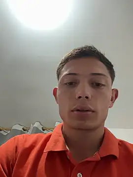 santiObrero online show from May 23, 2026, 11:48 pm