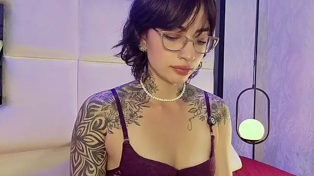 JuneCollins online show from February 12, 2026, 9:25 pm