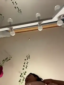 Snapshot of Nailealipsglossy chatting on March 5, 2026, 7:05 am Nailealipsglossy online show from March 5, 2026, 7:05 am