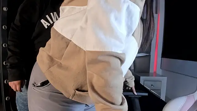 Liany and liam online show from January 17, 2026, 4:49 am