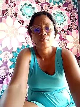 Snapshot of Yandris_1212 chatting on February 8, 2026, 2:37 pm Yandris 1212 online show from February 8, 2026, 2:37 pm