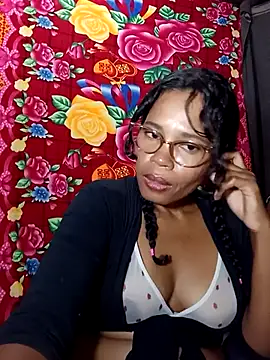 Snapshot of Yandris_1212 chatting on February 4, 2026, 2:39 am Yandris 1212 online show from February 4, 2026, 2:39 am