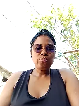 Snapshot of Yandris_1212 chatting on February 3, 2026, 2:33 pm Yandris 1212 online show from February 3, 2026, 2:33 pm