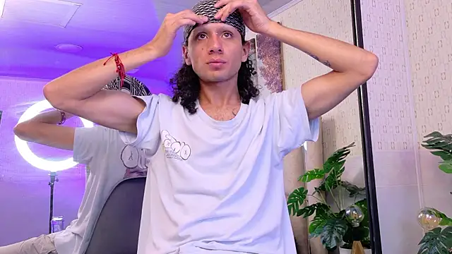 Snapshot of 4L3JX chatting on February 2, 2026, 12:26 pm 4L3JX online show from February 2, 2026, 12:26 pm