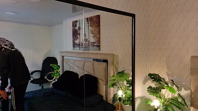 Snapshot of 4L3JX chatting on February 14, 2026, 12:05 pm 4L3JX online show from February 14, 2026, 12:05 pm