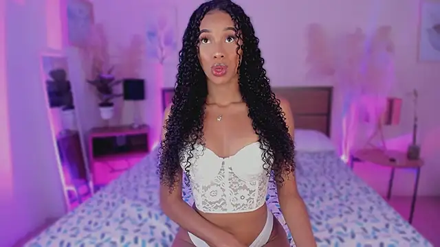 KaryMooon online show from February 11, 2026, 7:25 pm