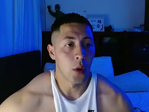 Snapshot of Spilios_low chatting on July 5, 2026, 3:11 am Spilios low online show from July 5, 2026, 3:11 am