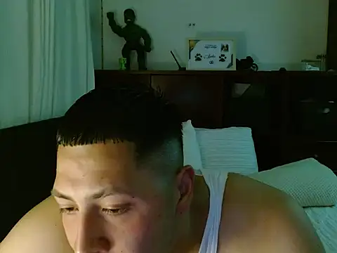 Snapshot of Spilios_low chatting on July 5, 2026, 4:19 am Spilios low online show from July 5, 2026, 4:19 am