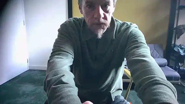 chiichii23 online show from February 1, 2025, 9:21 am