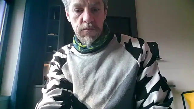 chiichii23 online show from February 1, 2025, 2:13 pm